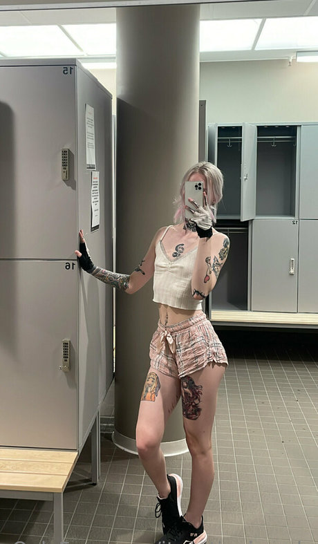 ブルネットの妻オンリーファンズ エロ 画像