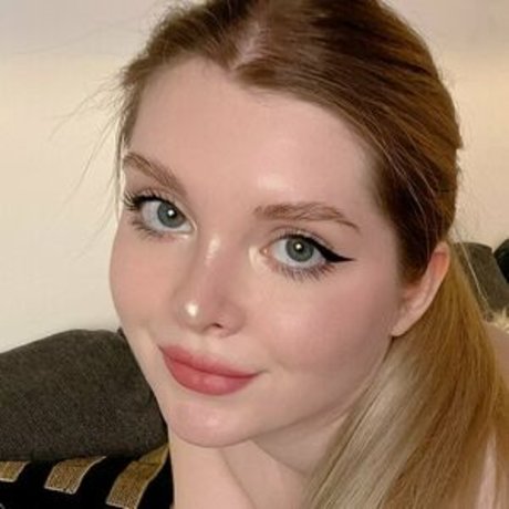 Alexislust 可愛いモデル 写真