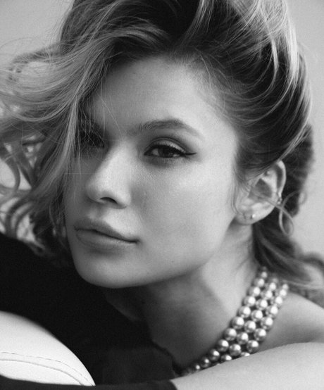 赤毛の痩せたオンリーファンズ エロチック 画像