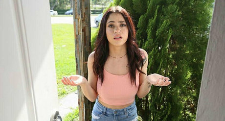 巨乳タトゥーオンリーファンズ セクシー 写真