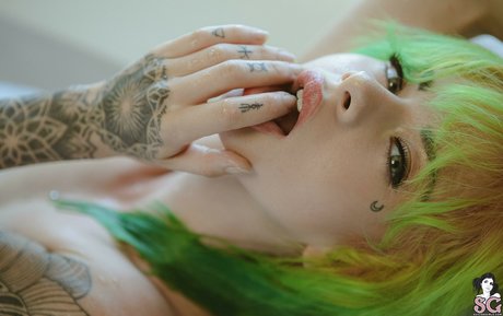 セクシーなブルネットのオンリーファンズ ホット 写真