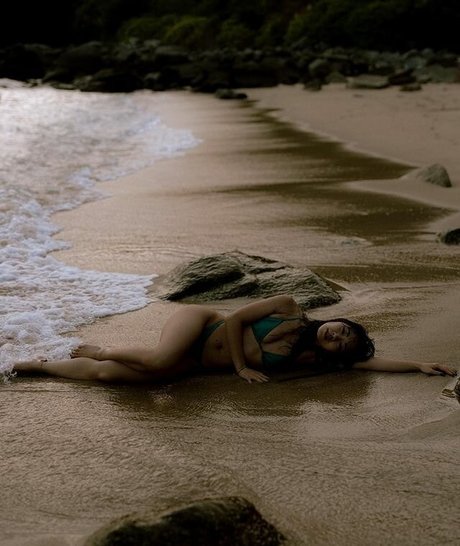 曲線美のアナルオンリーファンズ 無料ヌード 写真