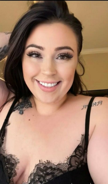 ぽっちゃりカップルオンリーファンズ ホット 写真