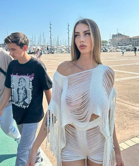 ティックトックスター オンリーファンズ 無料アダルト ギャラリー