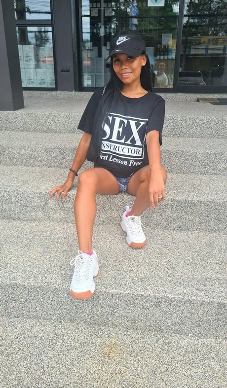 クソ野郎オンリーファンズ アートヌード 写真