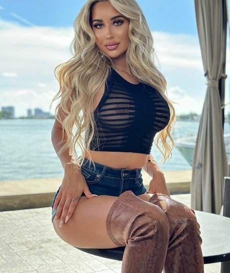 ティーンランジェリーオンリーファンズ 無料エロ 画像