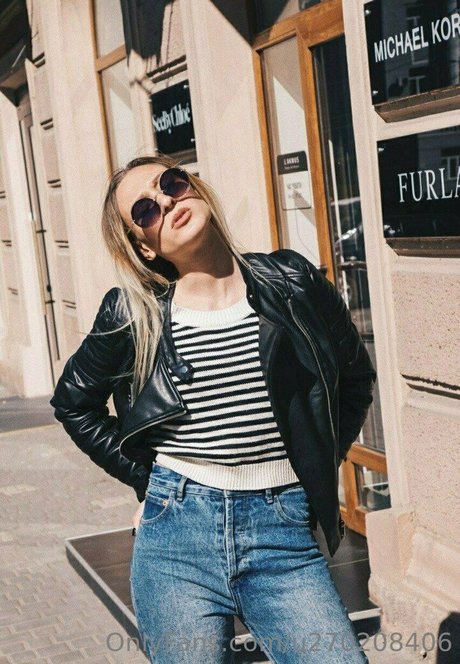 ブルネットのPOV オンリーファンズ セクシー 写真