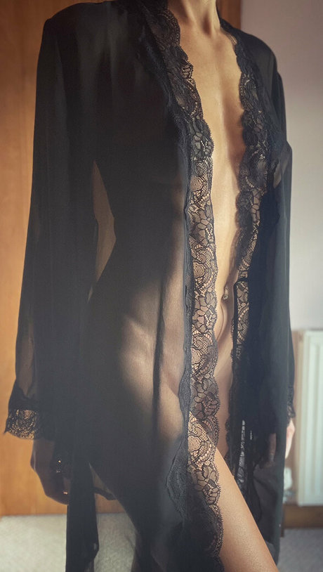 金髪の小人オンリーファンズ アートポルノ 画像