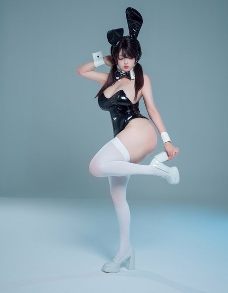 ティックトックスター オンリーファンズ セクシー裸 写真