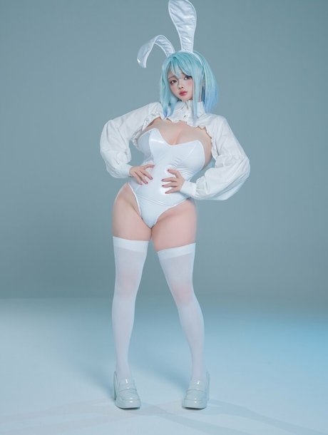 巨乳ストリップオンリーファンズ エロ 画像