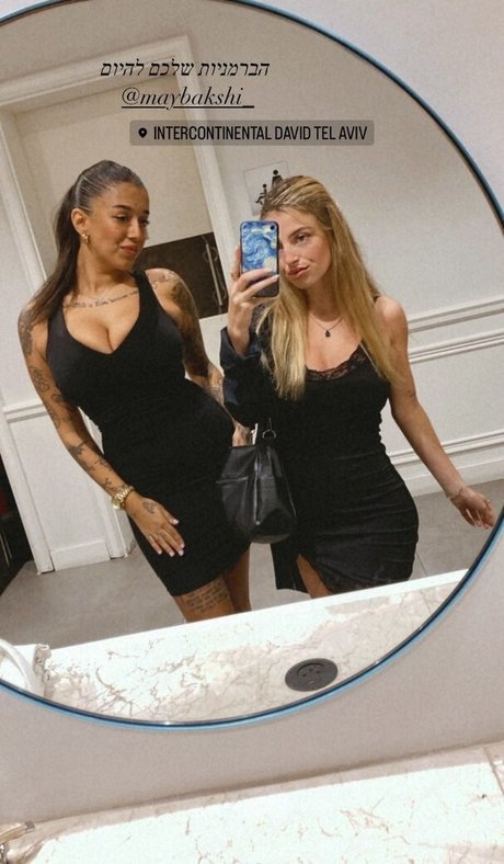 ぽっちゃりブロンドのオンリーファンズ アート裸 写真