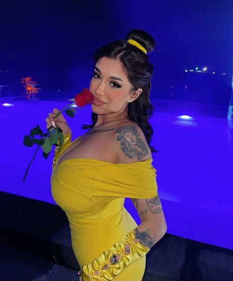 May Bakshi モデル 写真