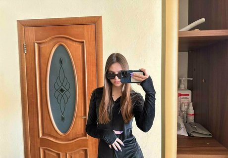 金髪の潮吹きオンリーファンズ 無料セクシー 写真