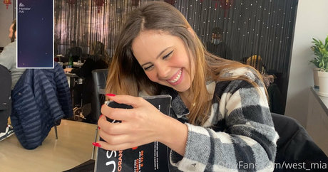 ストリップショー オンリーファンズ ホット裸 ギャラリー