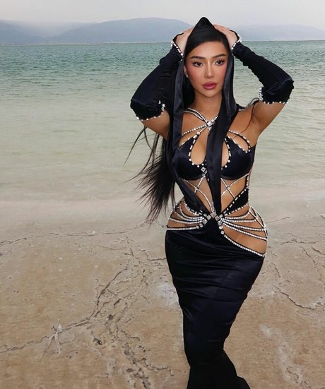 Nikita Dragun ヌード女優 ギャラリー