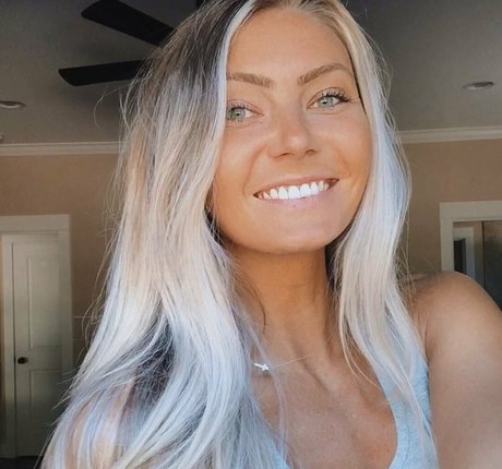 キティ・ウェット・オンリーファンズ xxx 画像