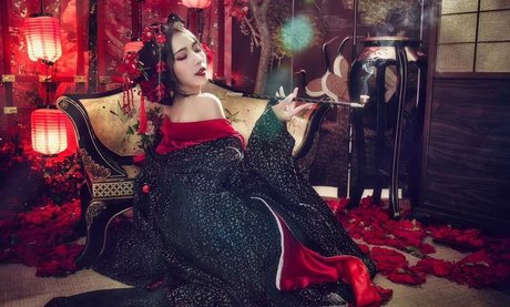 レズビアン誘惑オンリーファンズ えろた 写真