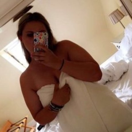 毛深いアジア人オンリーファンズ セクシーヌード 画像