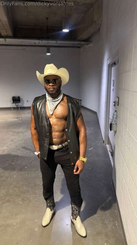 Dicky Von James HDポルノスター 写真