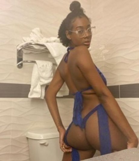 COCOAAANUFFIE スター 裸 写真