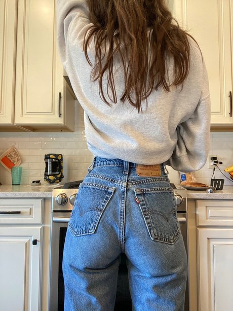 Puffy Peach Petite 独占ポルノスター ギャラリー