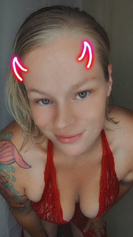 Carly Pinto セクシーモデル 写真