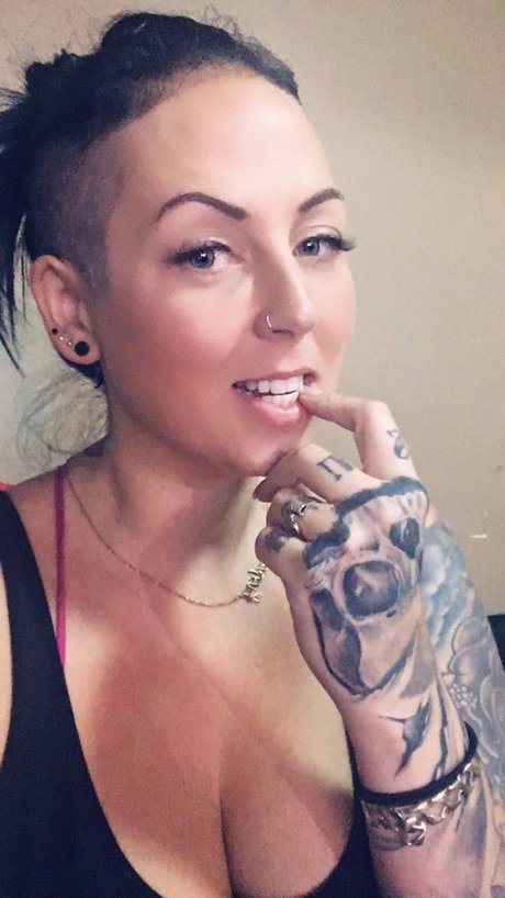 毛深いアジア人オンリーファンズ ホットセックス 画像