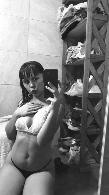 Denisaylen ヌードスター 写真