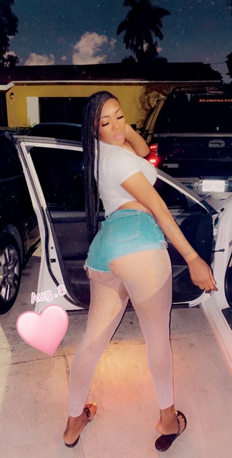 いちごミルクオンリーファンズ 無料裸 写真