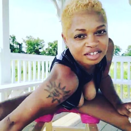 QNICORN DIENASTY ポルノモデル 画像