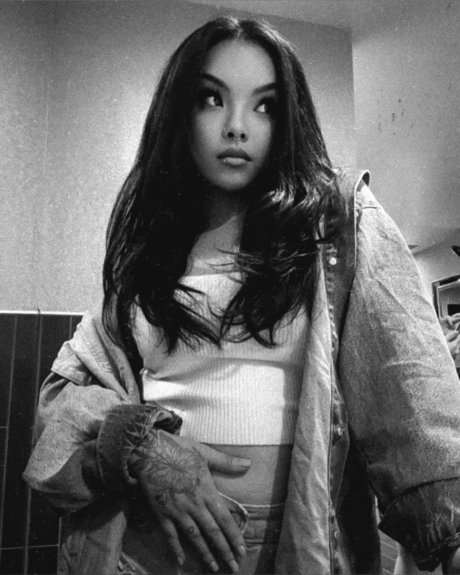 Puurty D ポルノ女優 写真