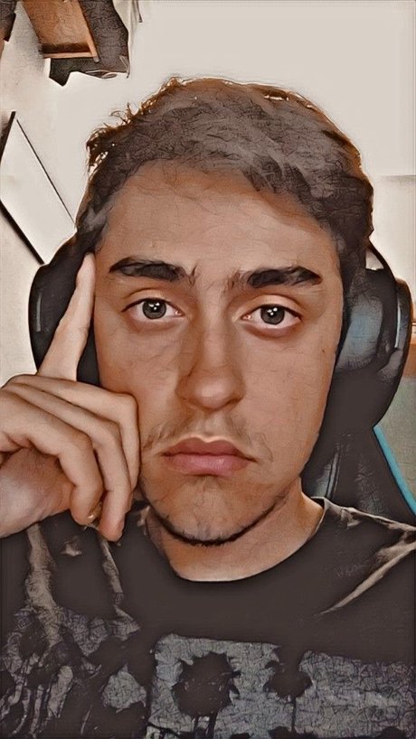 巨乳ストリップオンリーファンズ 無料ポルノ 画像