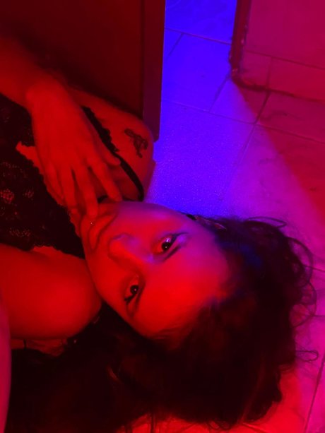 Quendly Guzman ヌード女優 写真