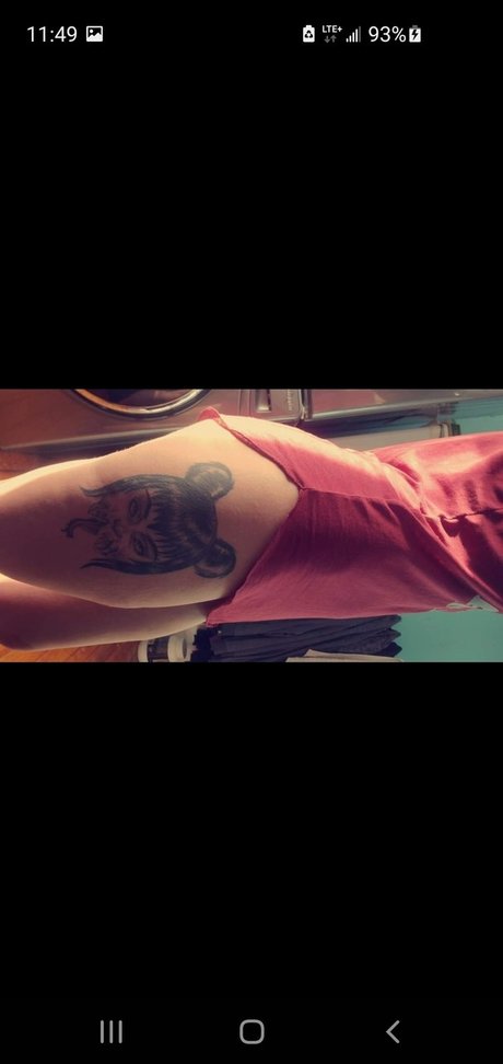 セクシーなブルネットのオンリーファンズ 無料アダルト 写真