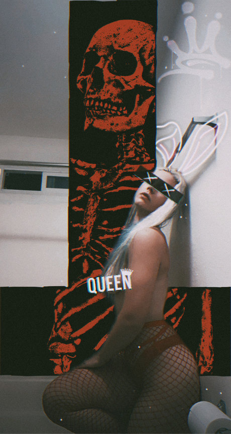 Thee Queen Swallower_ ヌードのポルノスター 画像