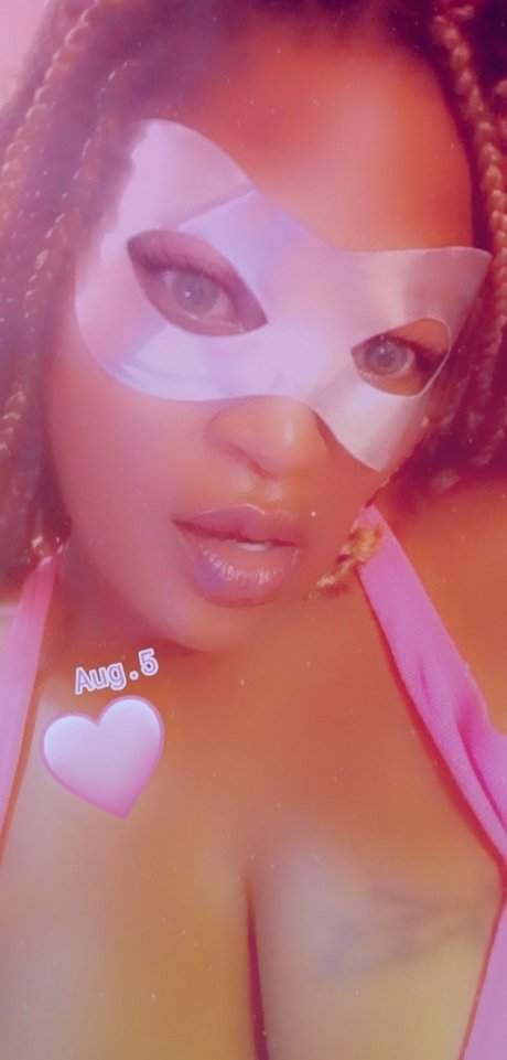 Queen Carmel Lala ヌードモデル 写真