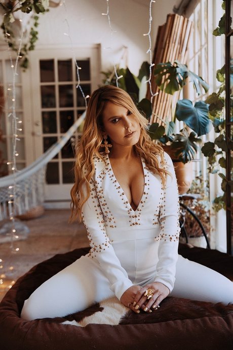 Lore benedetto 完璧な女優 写真