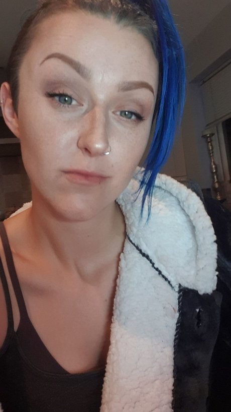 Queen Bella Moonstone ヌードモデル 写真