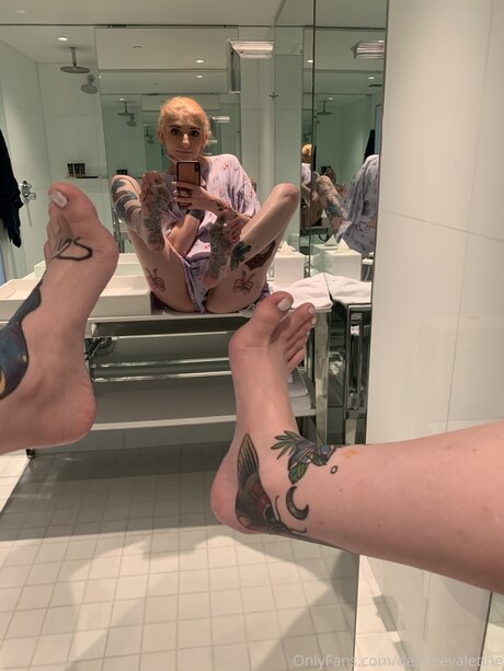 巨乳で痩せているオンリーファンズ えろた 写真