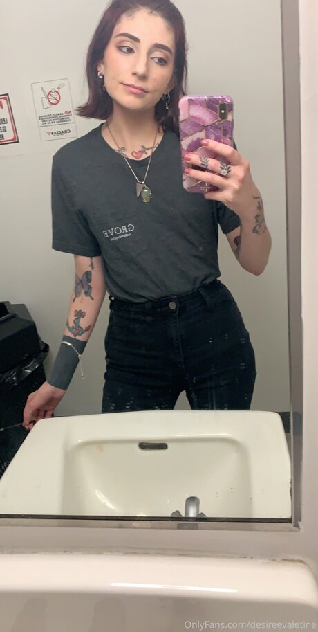 垂れ乳オンリーファンズ 無料アダルト 写真