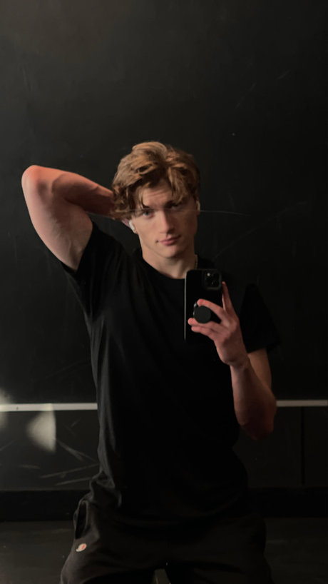 Rhys Dawkins 裸の女優 画像