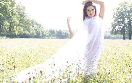 Roosali ポルノスター セクシー 写真