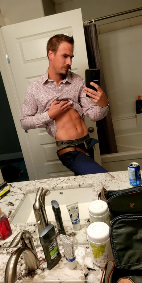 Rocky Divine スター 裸 写真