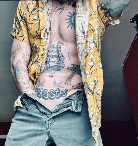 _saltyexhibitionistdad アート女優 ギャラリー