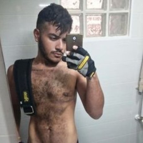 Alek Taylor モデル 写真