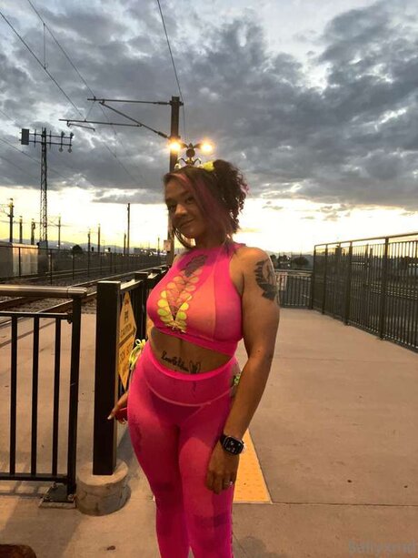 FREE LESBIAN D MME SQ RTER_ 裸のポルノスター 写真