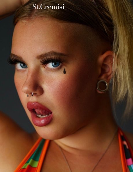 sadblume ポルノスター ホット 写真