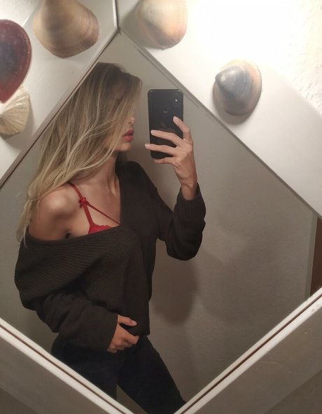 レズビアンマッサージオンリーファンズ ヌード 画像