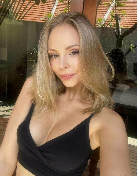 尖ったおっぱいオンリーファンズ 無料xxx 写真