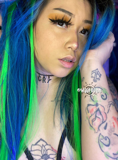 黒檀の熟女オンリーファンズ エロ 写真